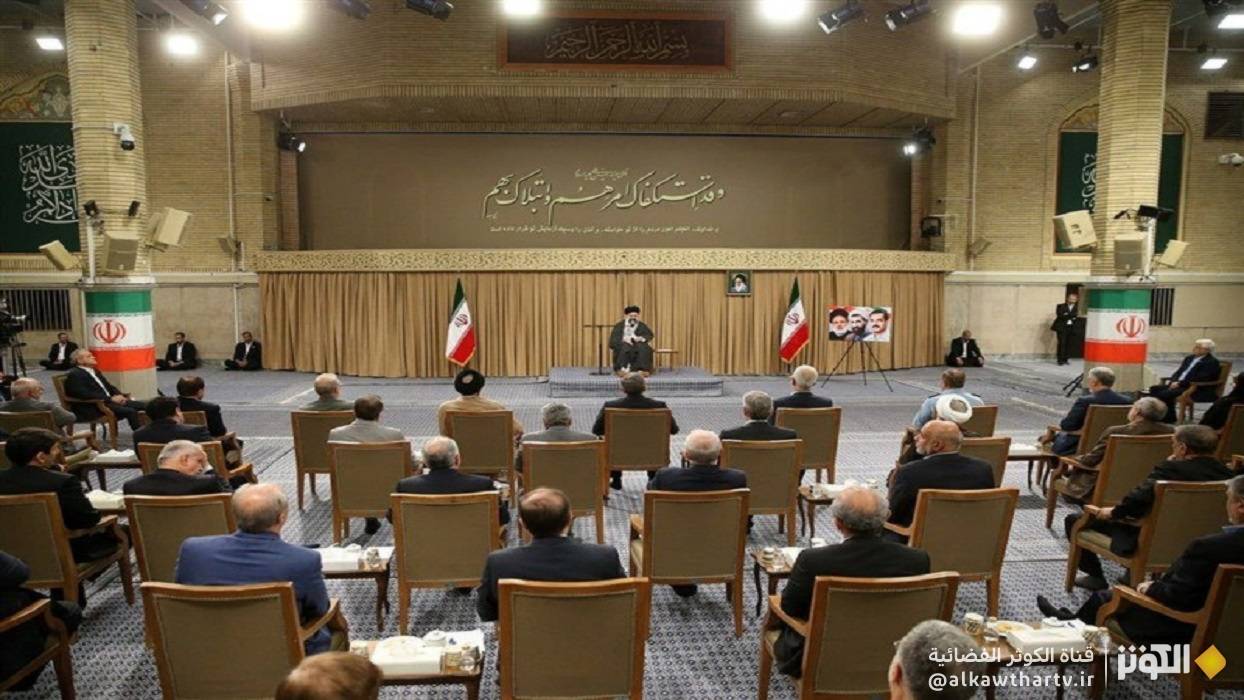  الإمام الخامنئي: يجب تغليب روح العمل والأمل على حالة اللاحرب واللاسلم التي يريد العدو فرضها على ايران