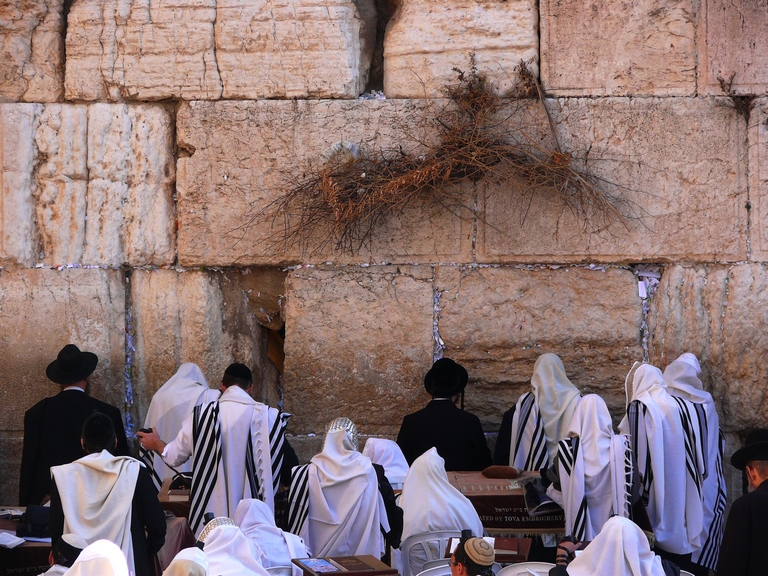 القدس - حائط البراق - عباده وصلاه اليهود في حائط البراق