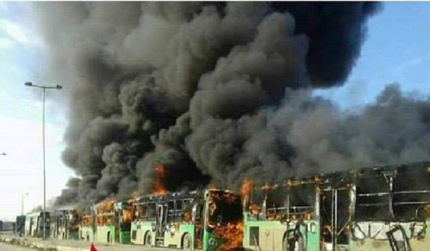 جبهة النصرة الارهابية تحرق حافلات الهلال الاحمر في مدخل الفوعة كفريا 