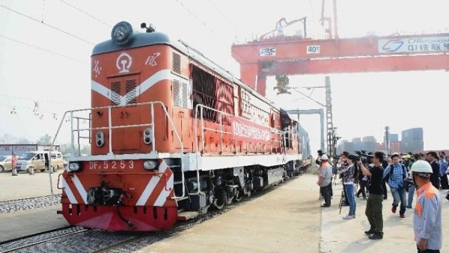 الصين تطلق أول قطار شحن لبريطانيا ومخاوف من تأثير قناة السويس
