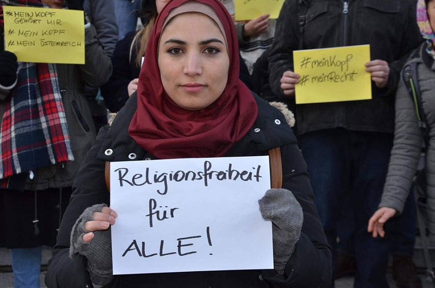 بالصور : مظاهرة في فيينا ضد دعوة حظر الحجاب في الإدارات الرسمية