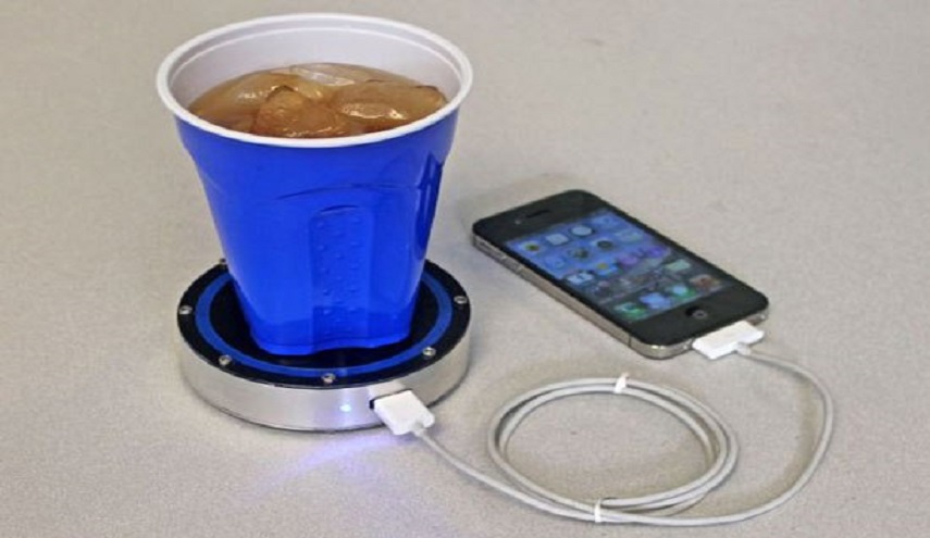 ابتكار جديد يتيح شحن الهاتف بواسطة المشروب الساخن و البارد.
