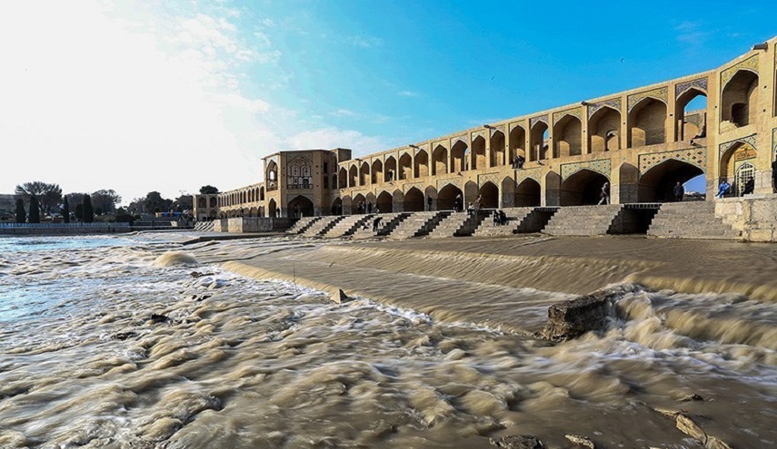 صور رائعة لنهر "زاينده رود" في اصفهان 