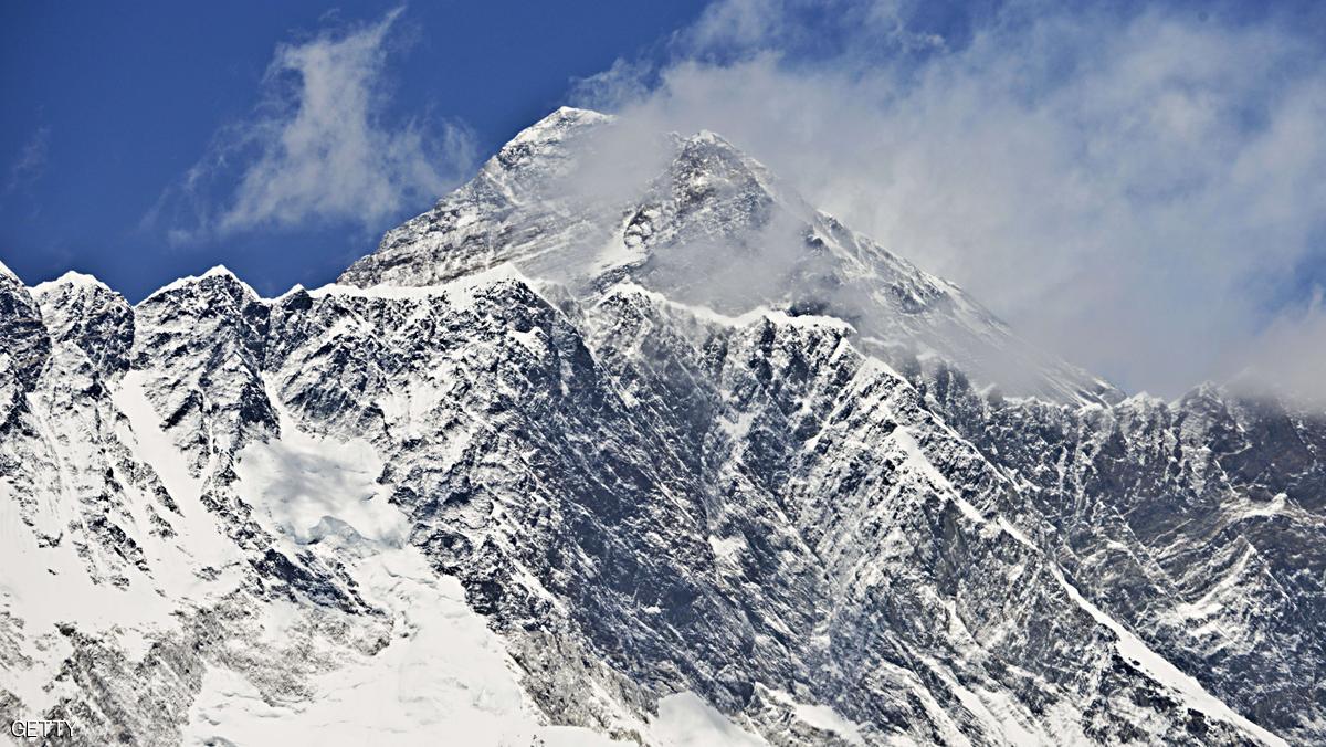  هل تقلص ارتفاع أعلى جبل في العالم؟