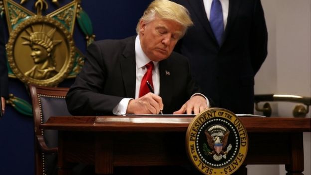 ترامب يحظر دخول اللاجئين السوريين إلى الولايات المتحدة حتى إشعار آخر