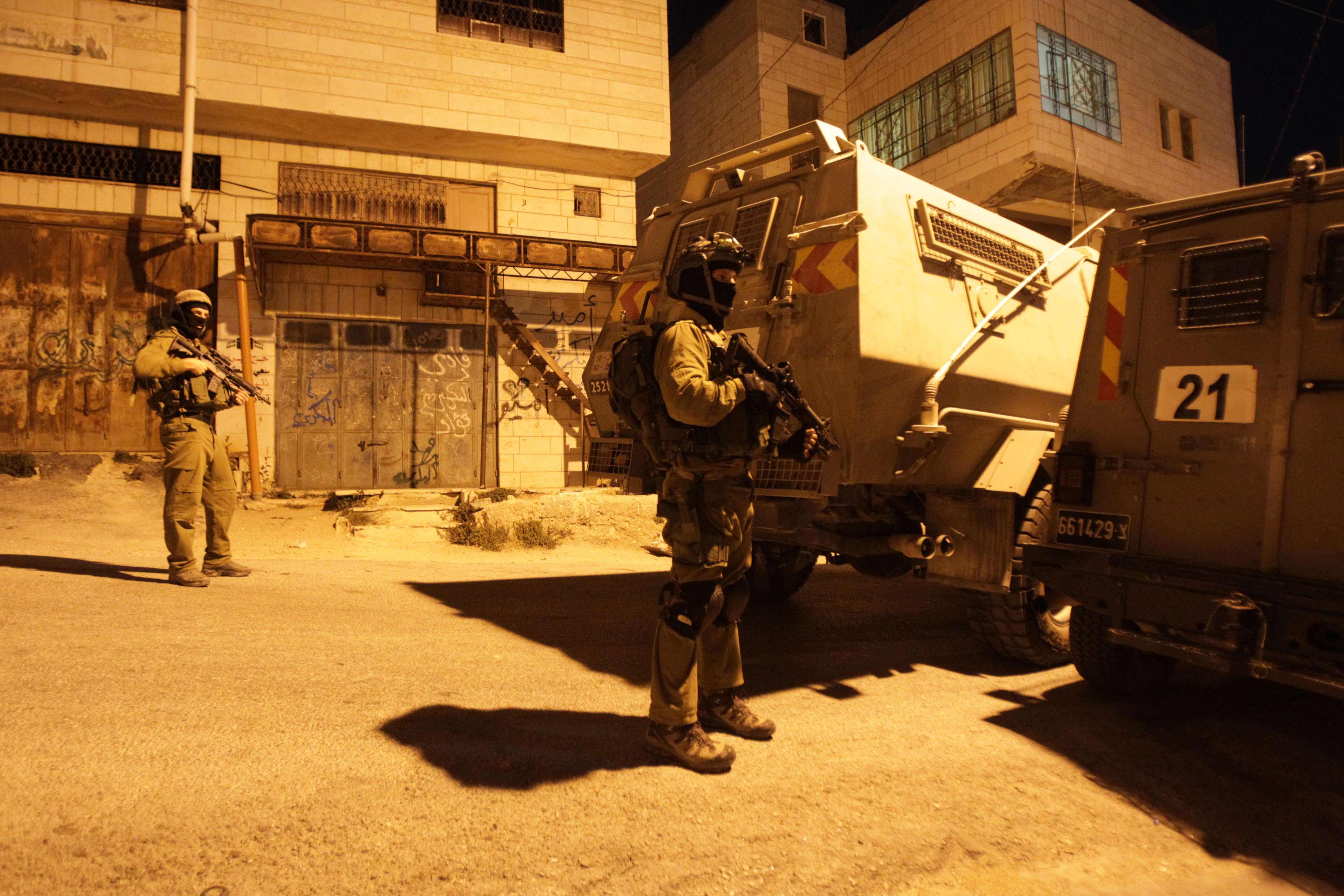  استشهاد شاب فلسطيني وإصابة 3 آخرين خلال محاولة اقتحام مخيم بالضفة الغربية