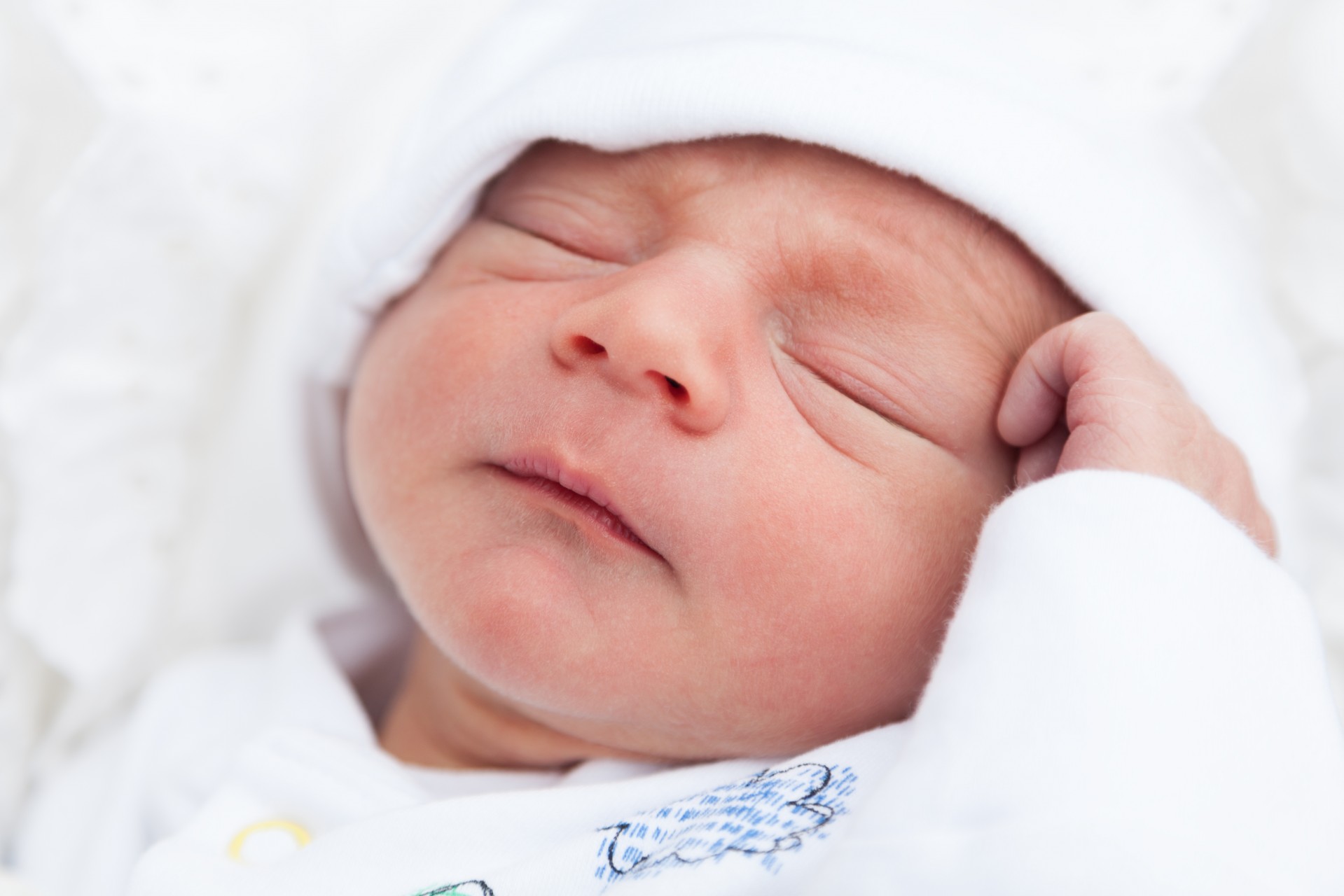أجهزة مراقبة صحة الرضيع أثناء النوم "غير ضرورية"