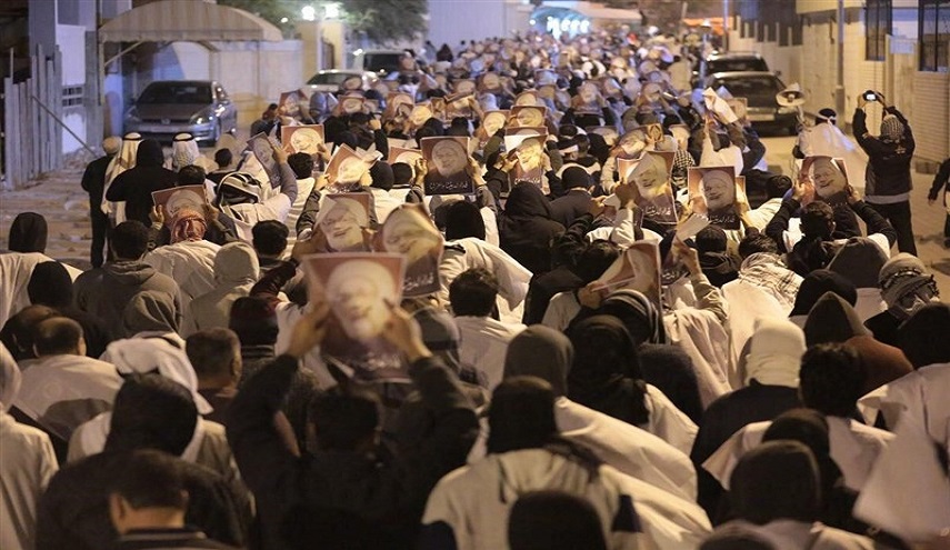 الشعب البحريني يرتدي الأكفان رفضا للعنصرية الخليفية 