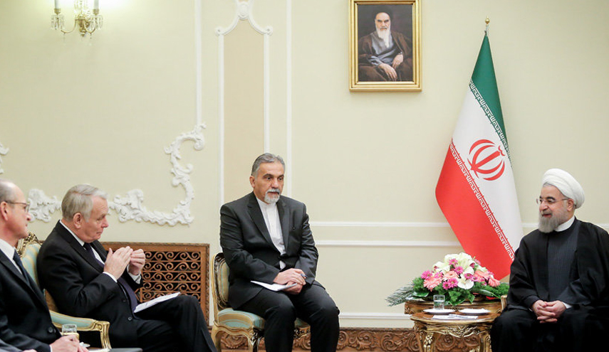 روحاني : ايران ترحب بتوسيع العلاقات مع فرنسا