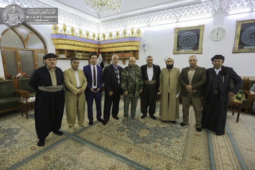 رجال دين ووجهاء عشائر "طوزخرماتو" يزورون مرقد الامام علي(ع)