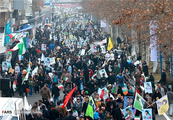 بالصور.. المسؤولين والجماهير في مسيرات ذكرى انتصار الثورة الاسلامية
