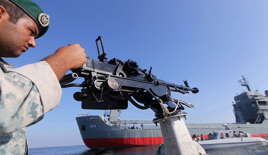 سلاح البحر الايراني ينقذ سفينة ايرانية من القراصنة 