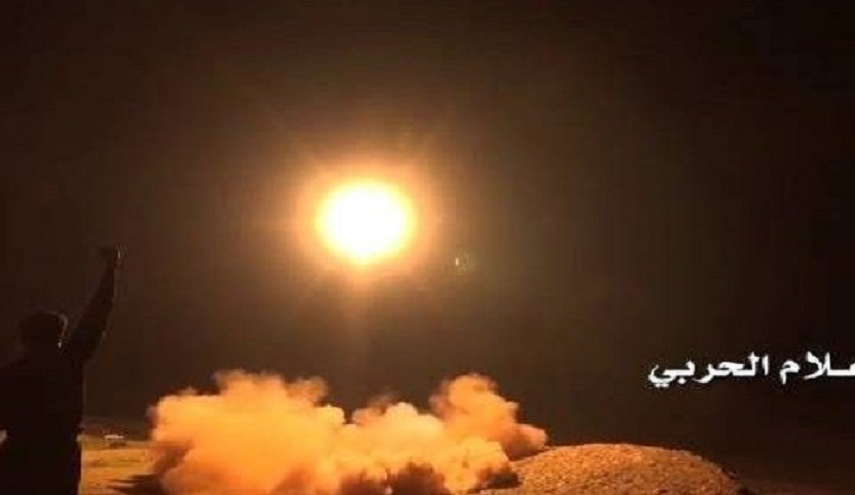 القوات اليمنية تدك مطار أبها في عسير بصاروخ باليستي
