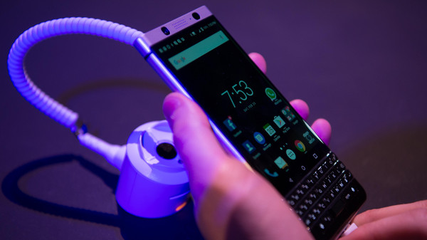 "بلاك بيري "تصدر هاتفها الذكي الجديد من إنتاج شركة صينية