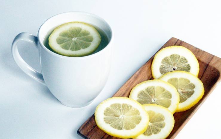 ماء الليمون فوائده وأضراره