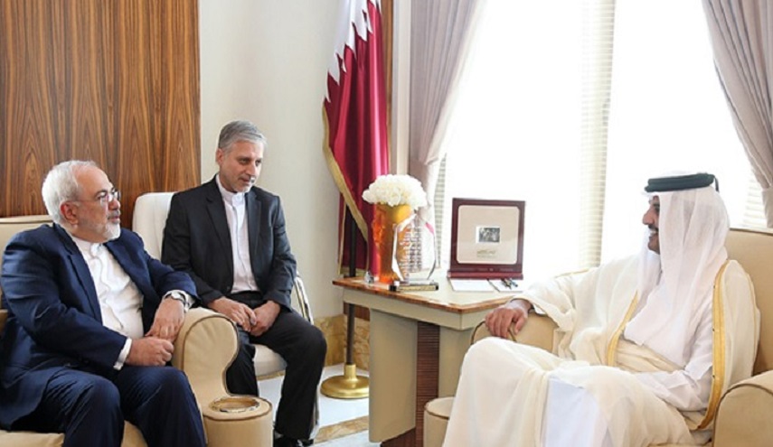 وزير الخارجية الايراني وأمير قطر يتباحثان حول العلاقات الثنائية والقضايا الاقليمية