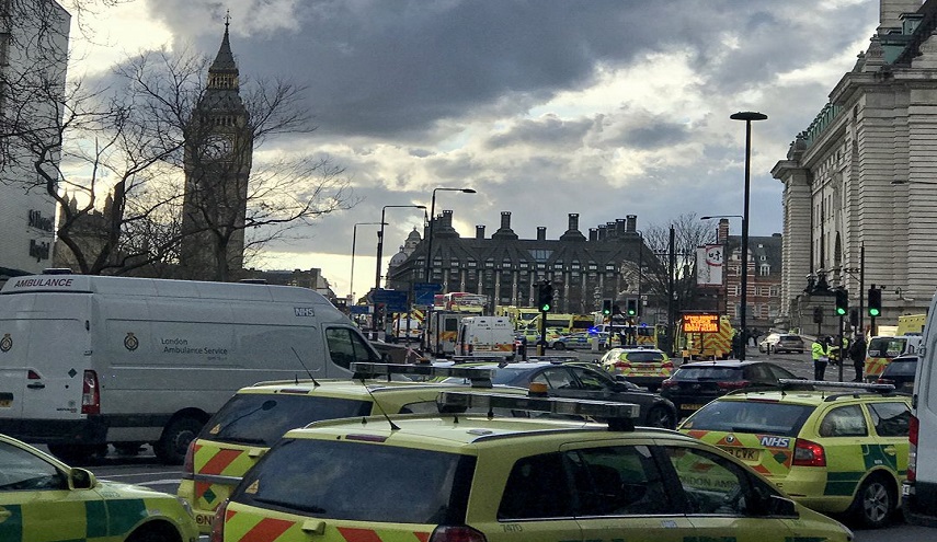 اصابة 12 شخصا في انفجار خارج البرلمان البريطاني