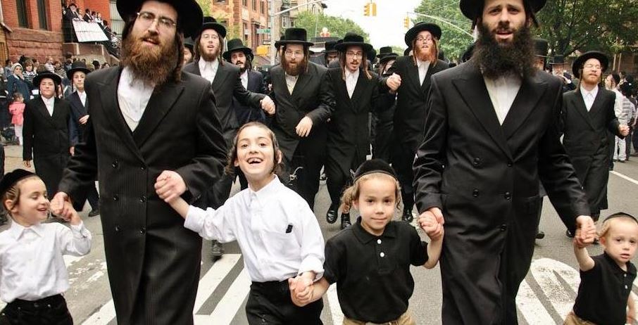 طفل يهودي يتسبب باسلام اكثر من 6 الاف يهودي في فرنسا والسبب مفاجأة!