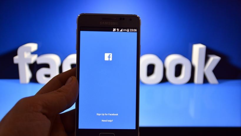 فيسبوك  يبدأ تشغيل مقاطع الفيديو دون إنترنت