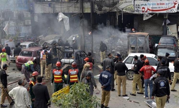 عشرات الشهداء والجرحى بتفجير انتحاري في لاهور الباكستانية