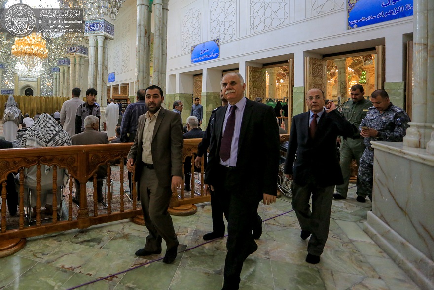 بالصور..السفير الفلسطيني في العراق يتشرف بزيارة مرقد أمير المؤمنين (عليه السلام)