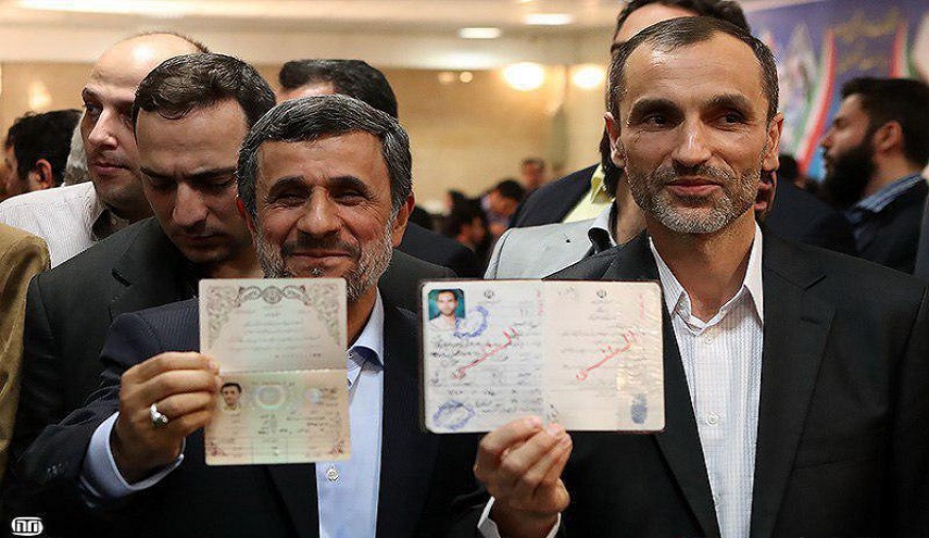  احمدي نجاد يسجل ترشحه للانتخابات الرئاسية 