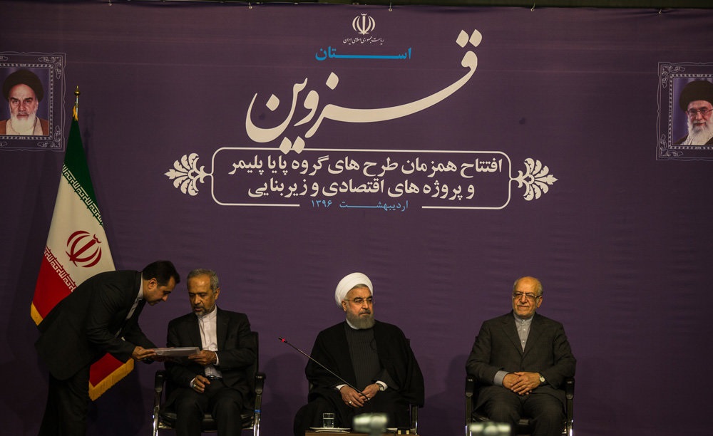 بالصور .. حسن روحاني في مدينة قزوين وسط البلاد