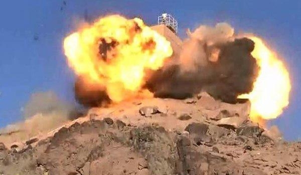 القوات اليمنية تستهدف مخزن أسلحة سعودي بنجران