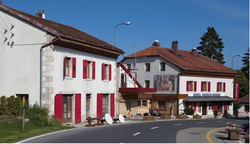 بالصور: فندق يقع بين دولتين!!.. هكذا سينام رأسك في سويسرا وقدماك بفرنسا! 