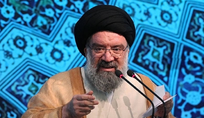 خطيب جمعة طهران: رئيس الجمهورية يجب ان يكون ملتزما بالقانون