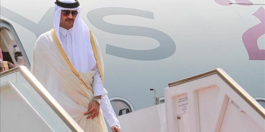 بعد وصوله لمطار جدة .. أمير قطر في موقف "محرج"!