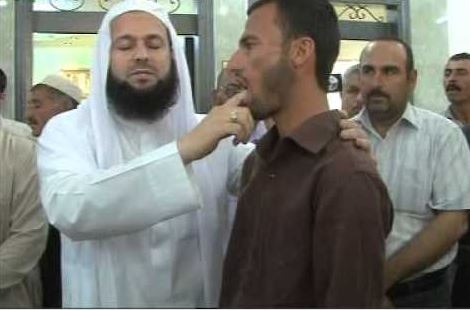 رجل دين عراقي اقترح تناول "المناديل الورقية" لخفض الوزن... فما هو مصيره الان؟!