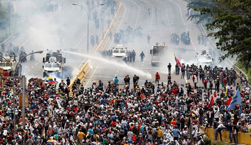 استمرار المظاهرات في بفنزويلا وارتفاع عدد القتلى