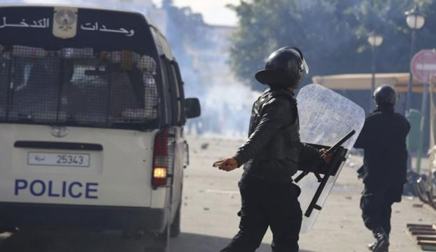 في تونس من جديد .. بائع متجول يضرم النار بجسده ويفجر احتجاجات
