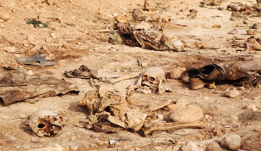 شاهد بالصور: العثور على ثلاث مقابر جماعية جديدة غربي العراق ... 