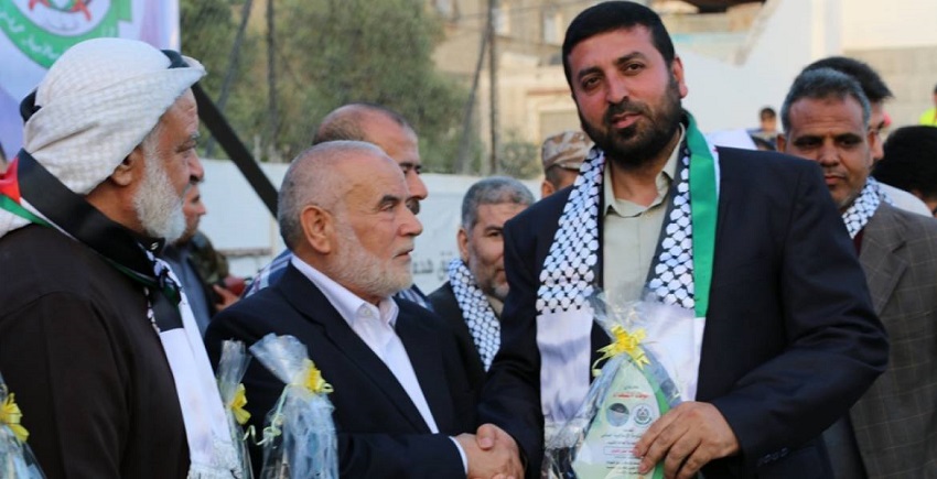 حماس تكرم أسر الشهداء في مخيم المغازي