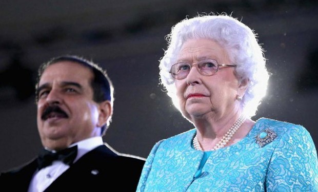 منظمات بريطانية تعتبر زيارة الملكة إليزابيث للبحرين هدية للنظام القمعي