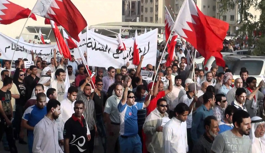 البحرينيون يستمرون في التظاهر غضبا لحملة النظام الدموية على الشيخ اية الله عيسى قاسم  