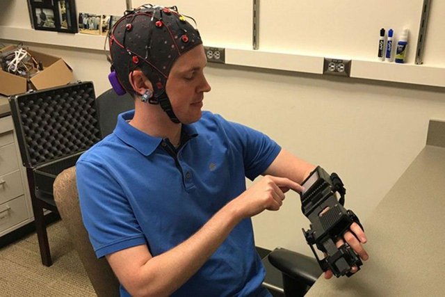 ابزار کمکی قابل‌کنترل با ذهن برای تحرک بیماران سکته‌ مغزی