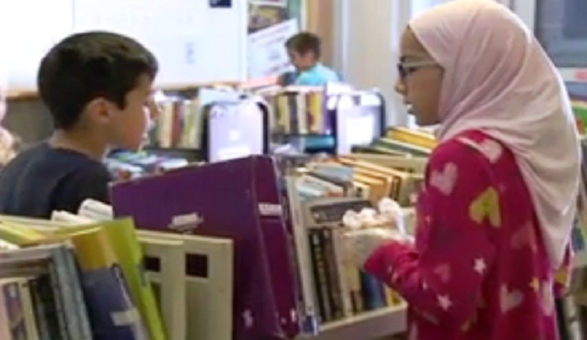 بالصور..تنظيم برنامج "التعرّف علي الجيران المسلمين" في مكتبة تكساس