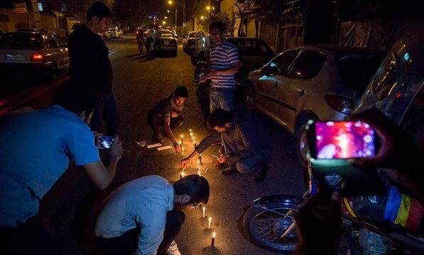 بالصور.. طلبة جامعات في طهران يواسون ذوي ضحايا تفجير كابل الارهابي