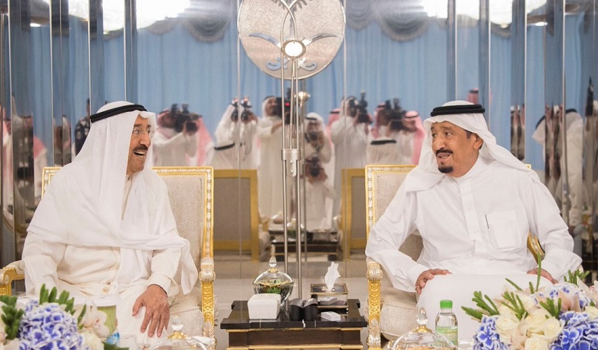 أمير الكويت يبحث آخر مستجدات المنطقة مع السعودية