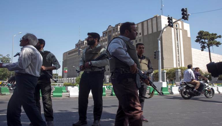 القبض على أجنبي على صلة بالاعتداءات الإرهابية في طهران