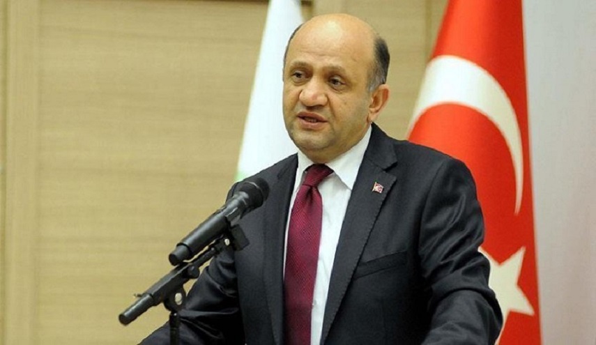 وزير الدفاع التركي يتفقد نقطة الصفر الحدودية مع العراق