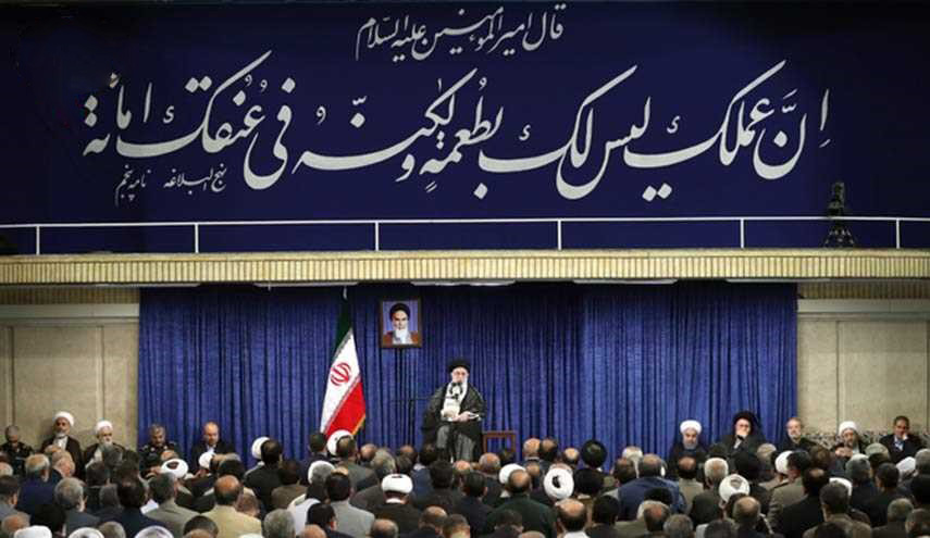قائد الثورة الاسلامية يؤكد على تكريس المصالح الوطنية في اتخاذ القرارات 