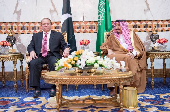 الملك سلمان لرئيس وزراء باكستان:"هل أنت معنا أم مع قطر؟".. هكذا جاءه الرد ...!