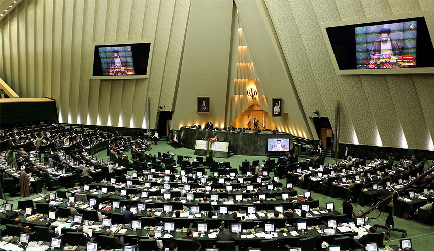 جمع التواقيع في البرلمان الايراني لطرح مشروع التصدي للحظر الاميركي
