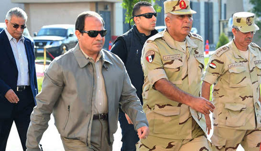اعتقالات تطال ضباطا في الجيش المصري هاجموا الرئيس السوري