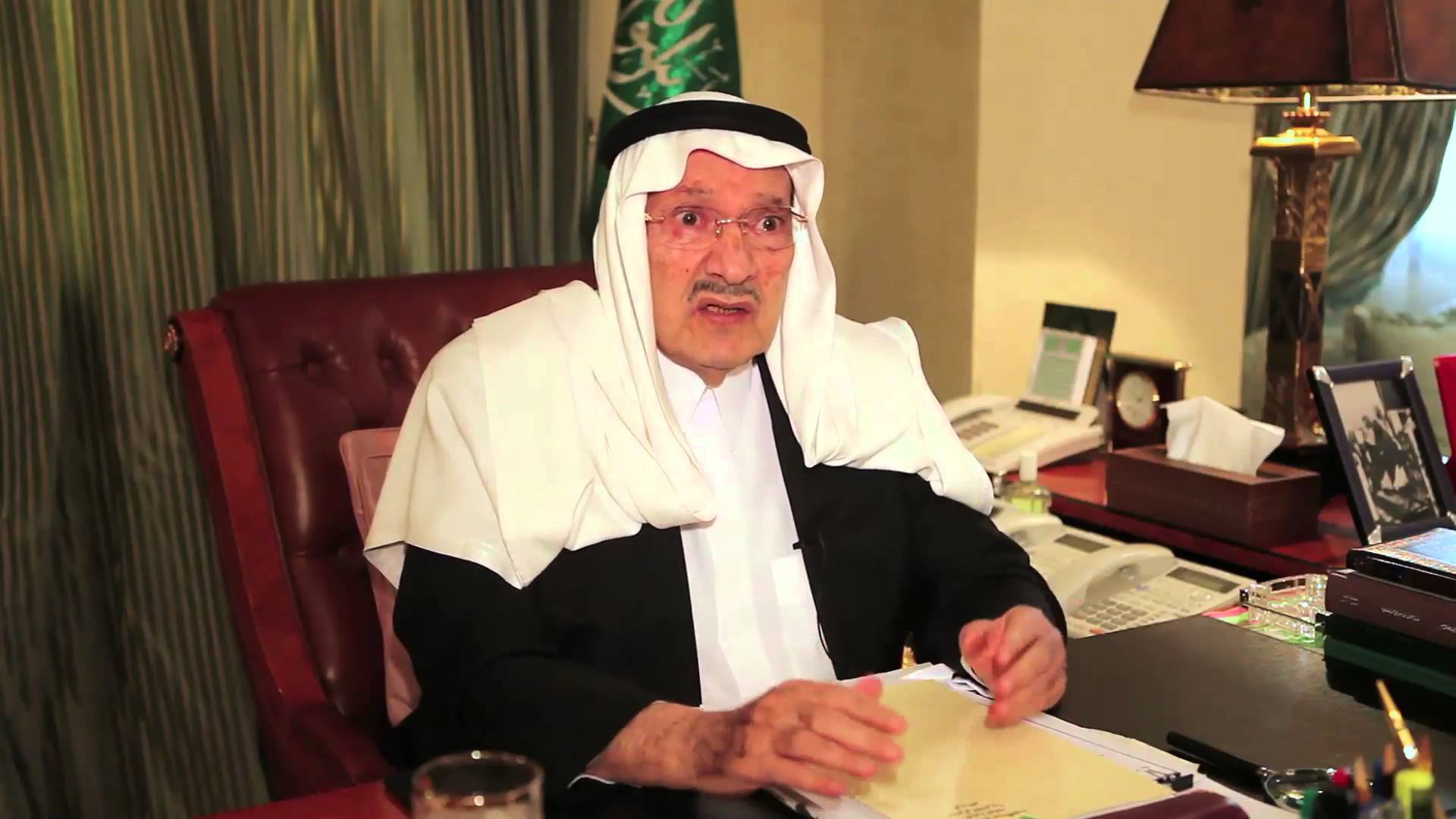 الأمير طلال بن عبدالعزيز يفضح مؤامرة "بن زايد و بن سلمان" في عزل محمد بن نايف!