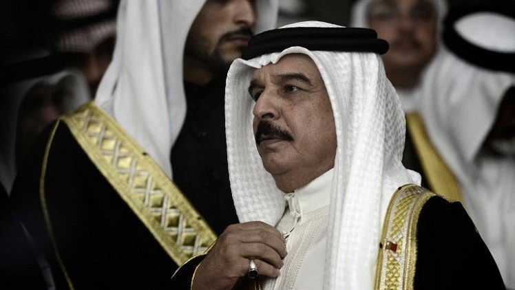 نذر التحضيرات للتصعيد العسكري ضد قطر.. تذهب بماء وجه ملك البحرين